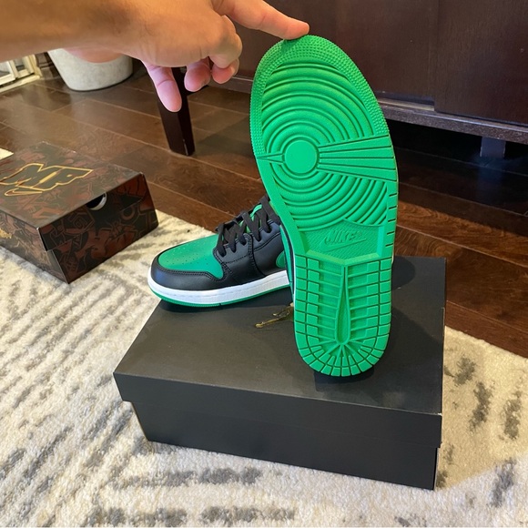 Mens Air Jordan 1 Low - Picture 6 of 6